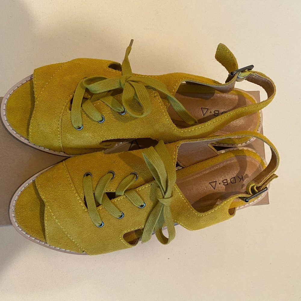 Kelsi Dagger, Size 8, Yellow Cow Suede, Sandal